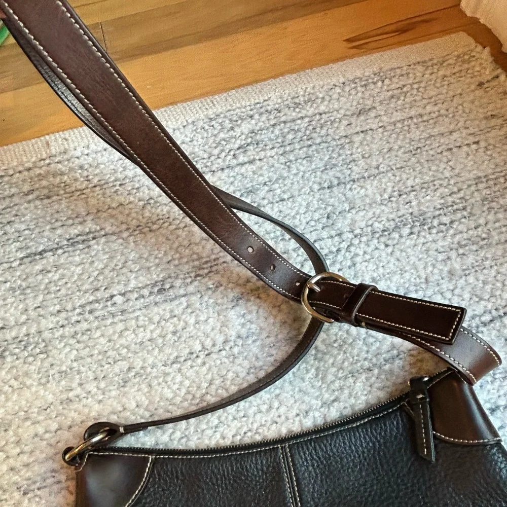 Dooney & Bourke classic dooney